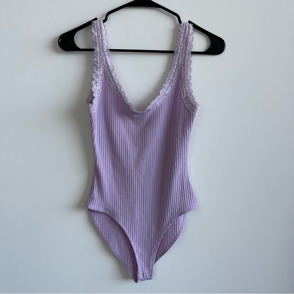 Forever 21 Lilac Lavender lace bodysuit size S - Picture 2 of 4